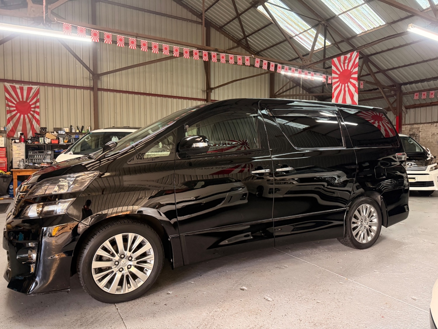Used Toyota Vellfire 2013 for sale - 77201718: Photo 11
