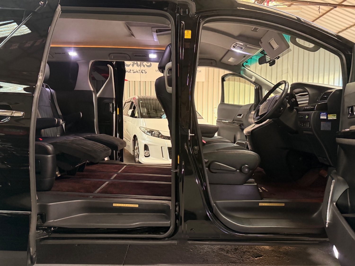 Used Toyota Vellfire 2013 for sale - 77201718: Photo 12