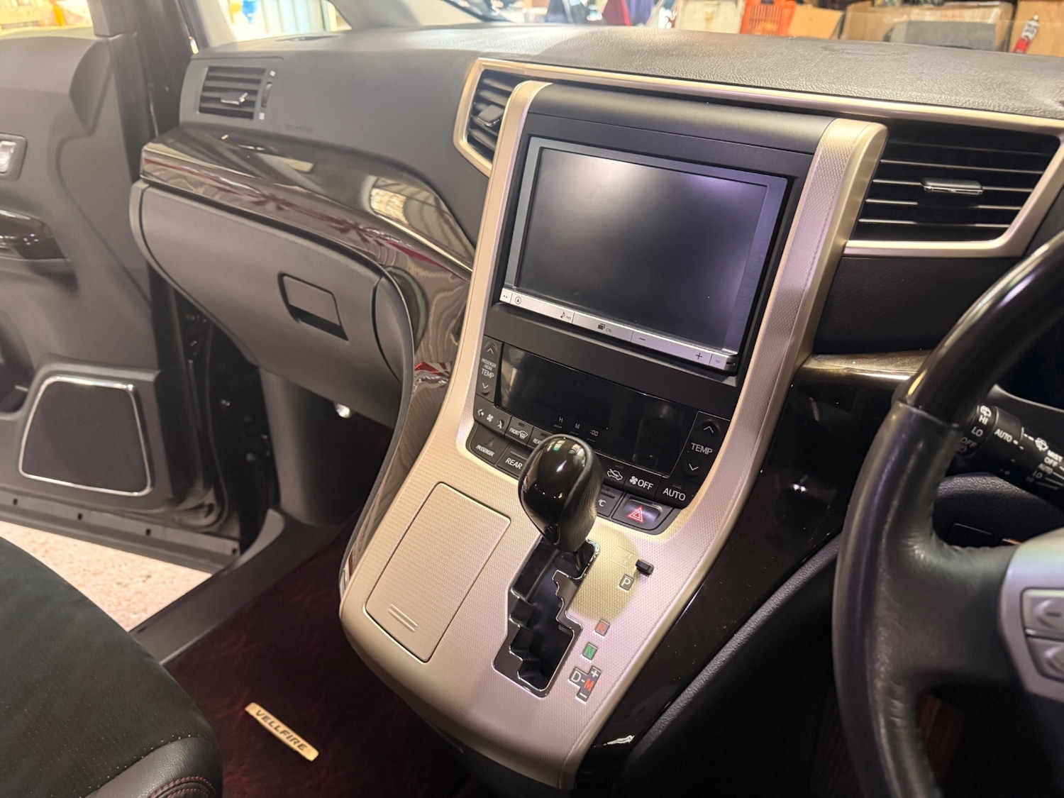 Used Toyota Vellfire 2013 for sale - 77201718: Photo 17