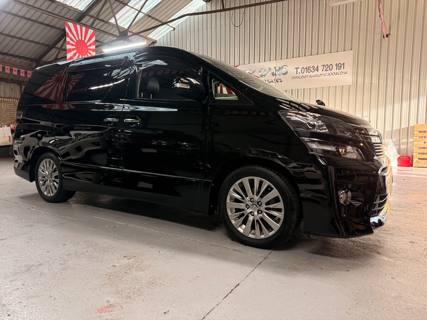 Used Toyota Vellfire 2013 for sale - 77201718: Photo 2