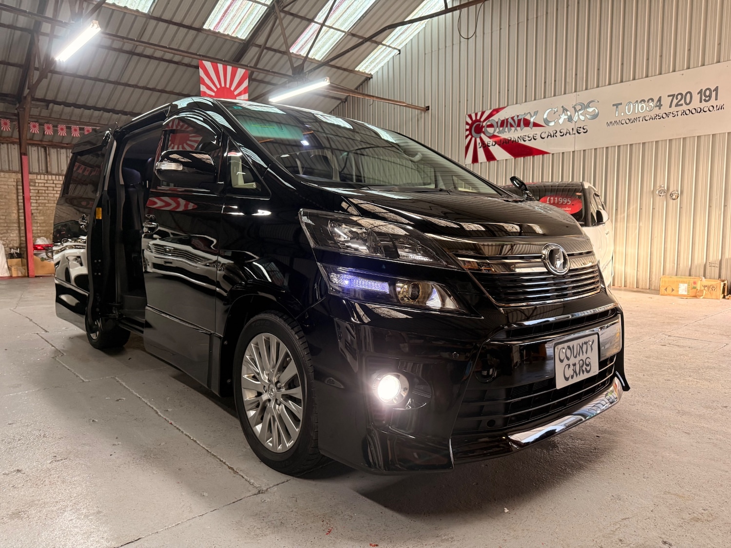 Used Toyota Vellfire 2013 for sale - 77201718: Photo 40