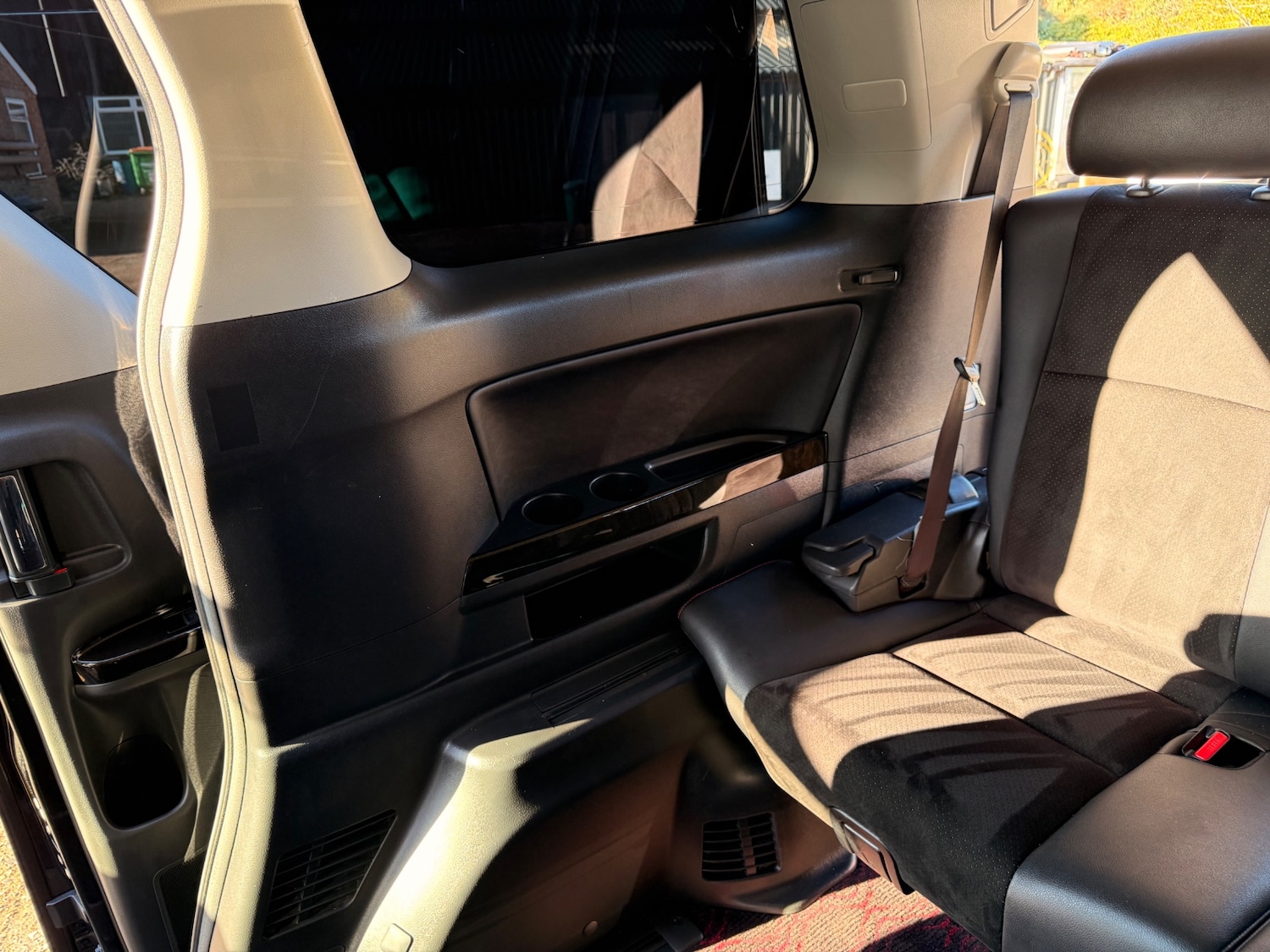 Used Toyota Vellfire 2013 for sale - 77201718: Photo 77