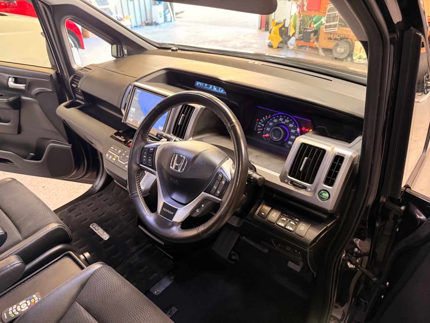 Used Honda Stepwagon 2013 for sale - 77954488: Photo 11