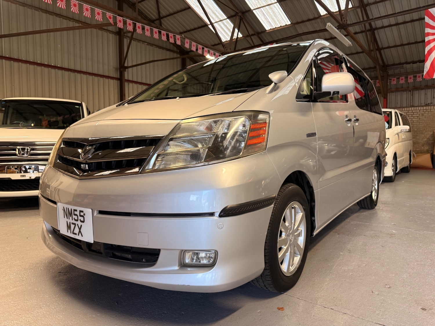 Used Toyota Alphard 2005 for sale - 76534555: Photo 1