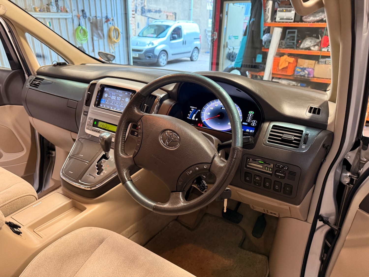 Used Toyota Alphard 2005 for sale - 76534555: Photo 10