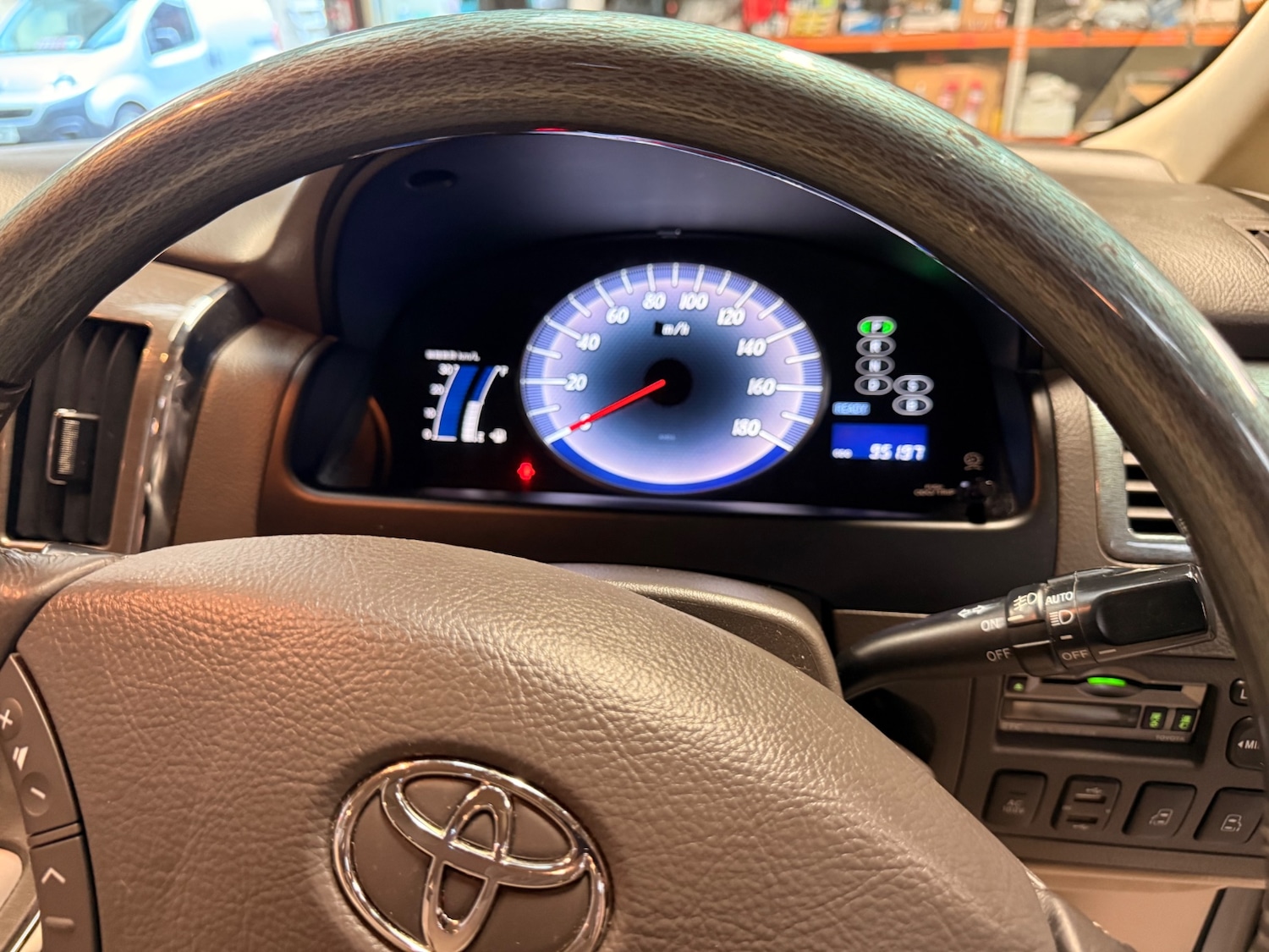 Used Toyota Alphard 2005 for sale - 76534555: Photo 11