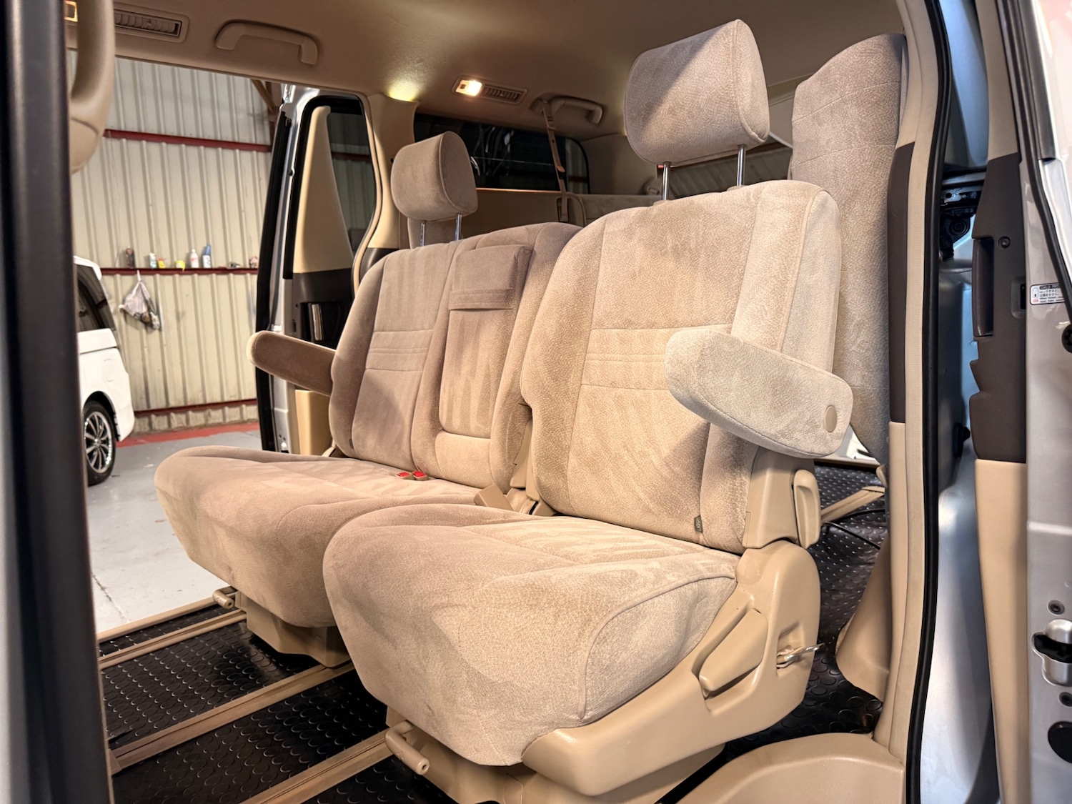 Used Toyota Alphard 2005 for sale - 76534555: Photo 15