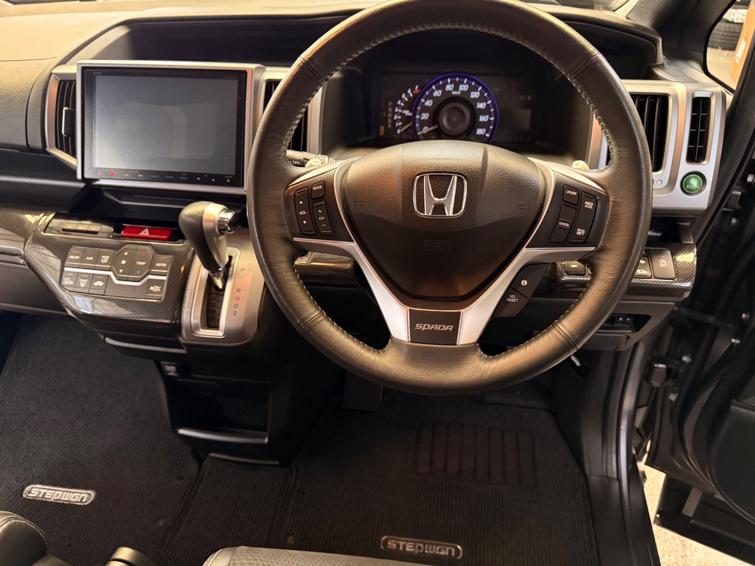 Used Honda Stepwagon 2014 for sale - 77438660: Photo 16