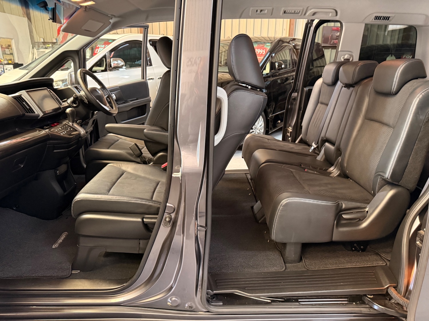 Used Honda Stepwagon 2014 for sale - 77438660: Photo 19