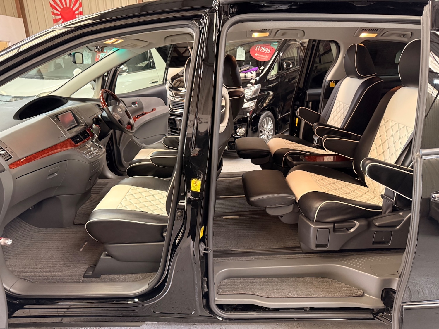 Used Toyota Estima 2010 for sale - 77622869: Photo 12