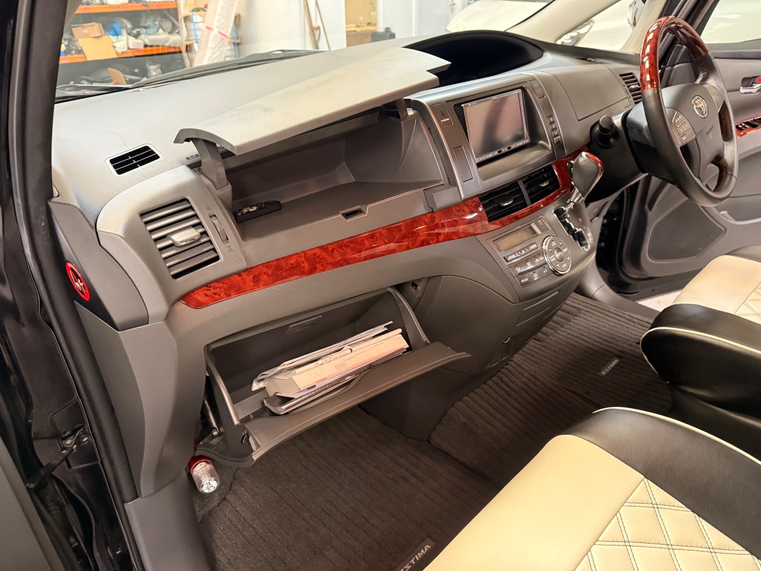 Used Toyota Estima 2010 for sale - 77622869: Photo 14