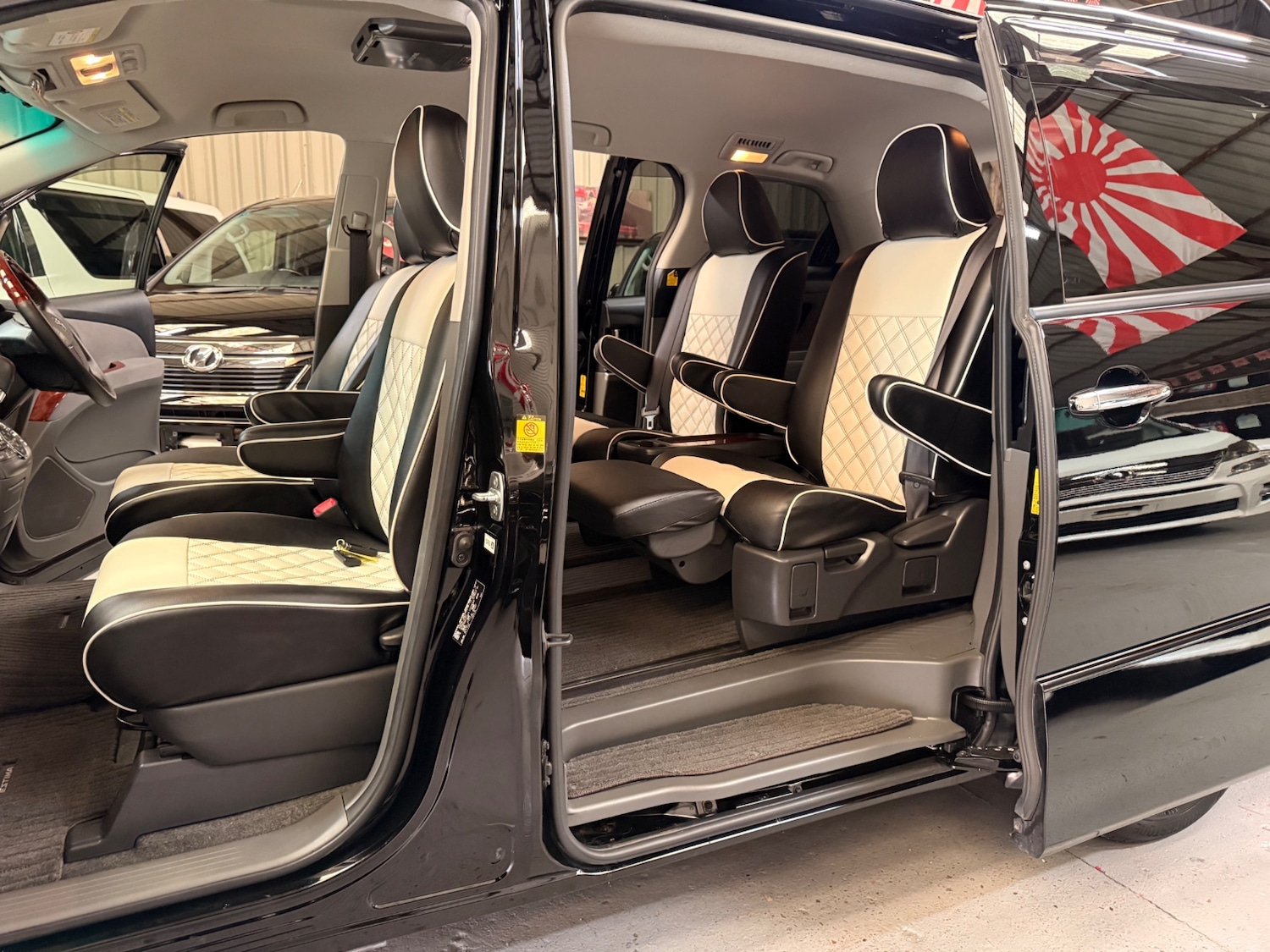 Used Toyota Estima 2010 for sale - 77622869: Photo 15