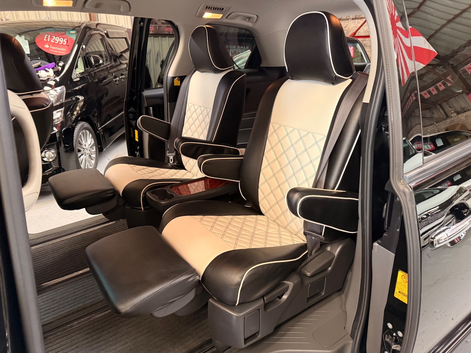 Used Toyota Estima 2010 for sale - 77622869: Photo 16