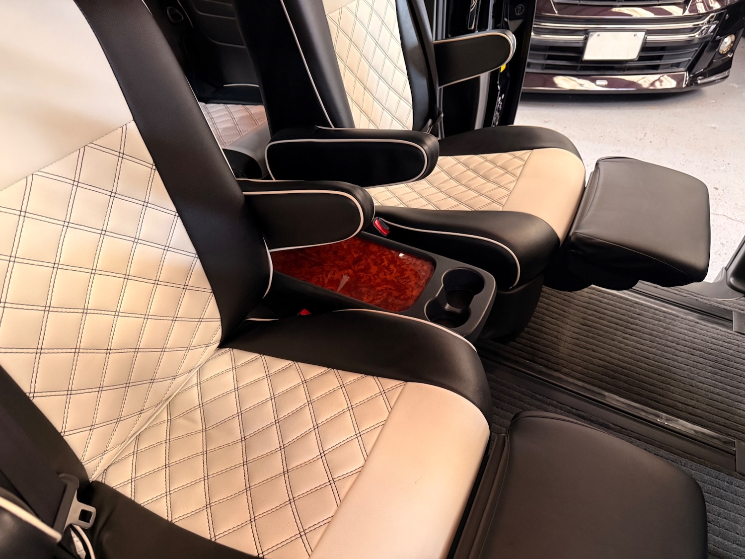 Used Toyota Estima 2010 for sale - 77622869: Photo 18