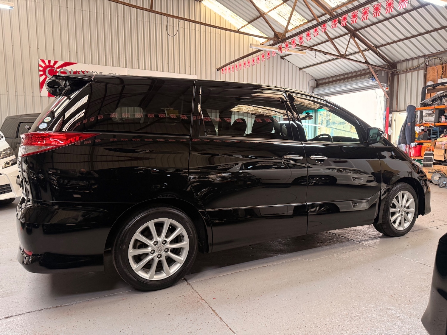 Used Toyota Estima 2010 for sale - 77622869: Photo 5