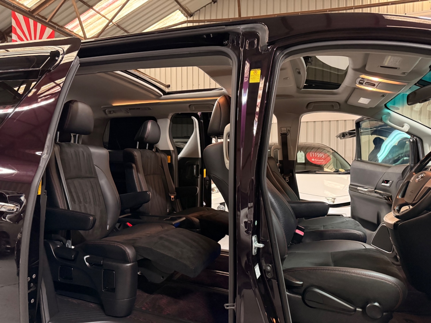 Used Toyota Vellfire 2013 for sale - 77118850: Photo 17