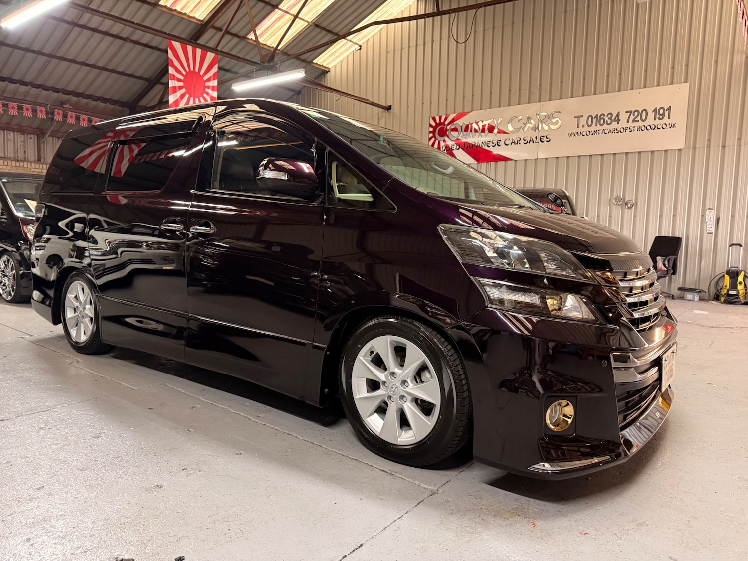 Used Toyota Vellfire 2013 for sale - 77118850: Photo 3