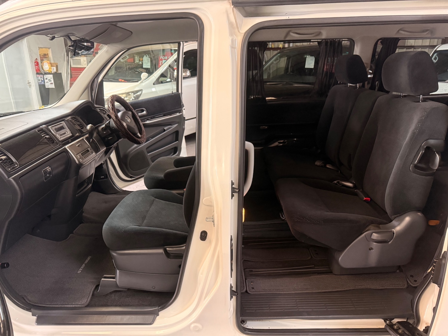 Used Honda Stepwagon 2005 for sale - 77201633: Photo 12