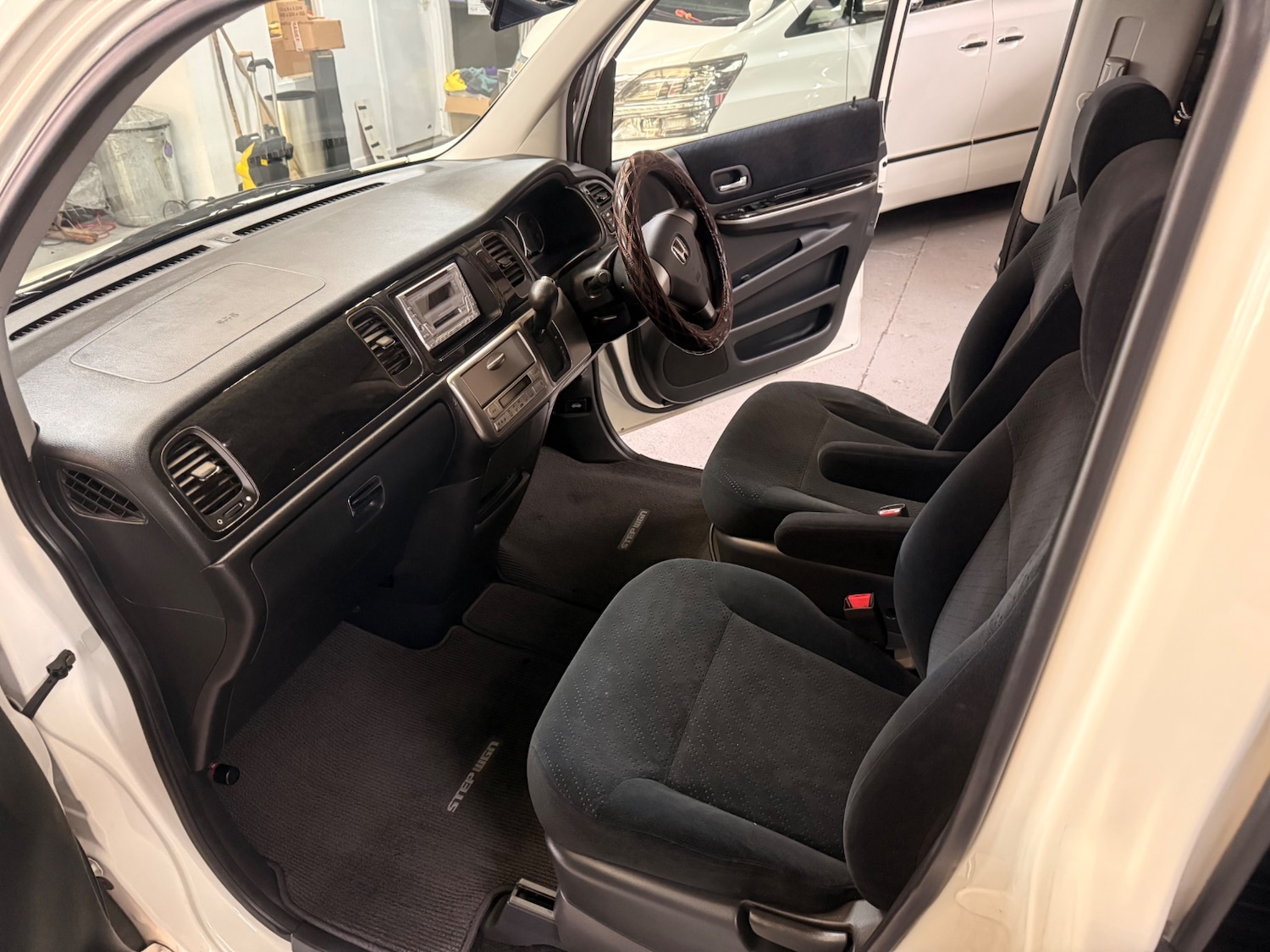 Used Honda Stepwagon 2005 for sale - 77201633: Photo 13