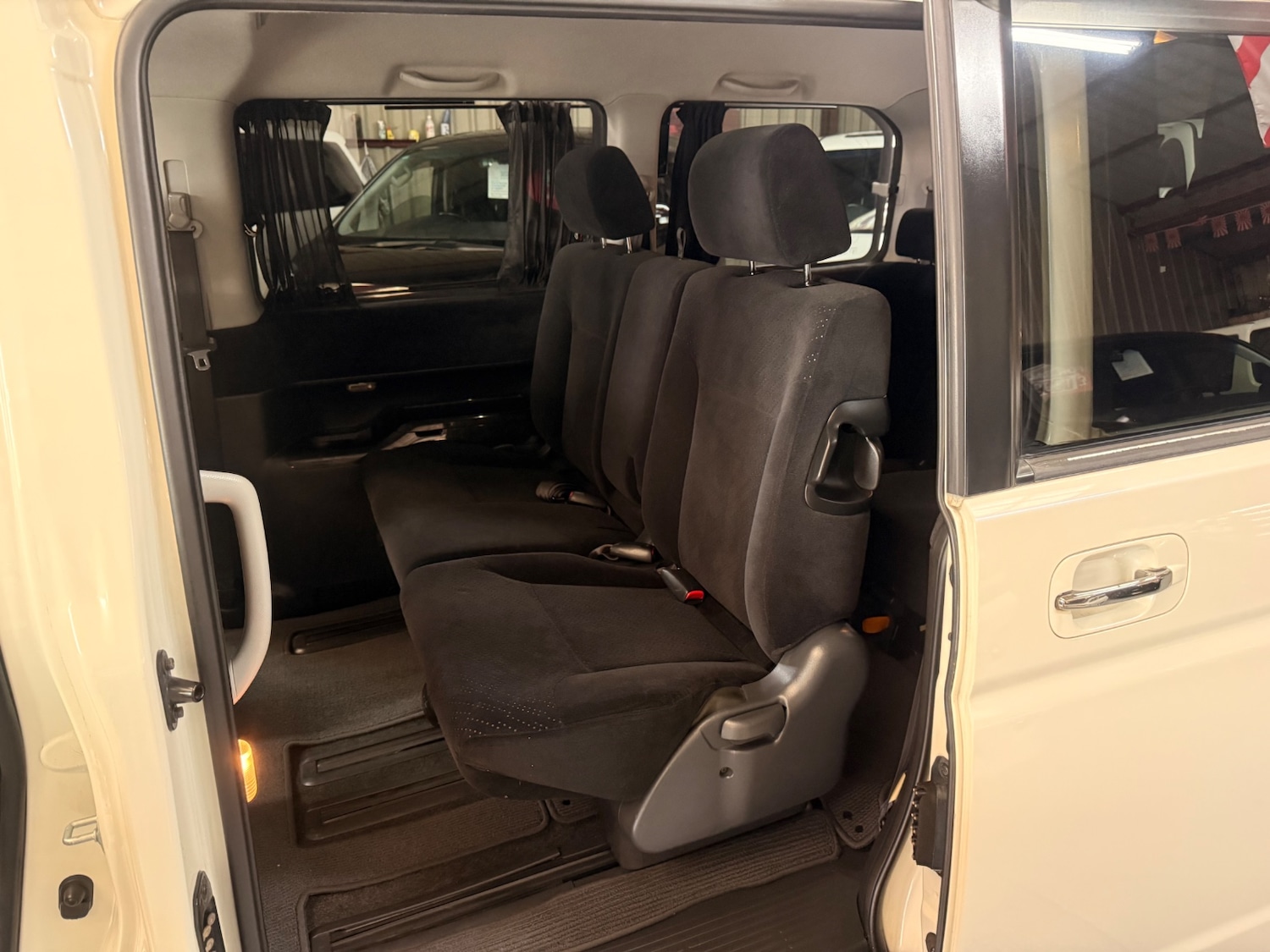 Used Honda Stepwagon 2005 for sale - 77201633: Photo 17