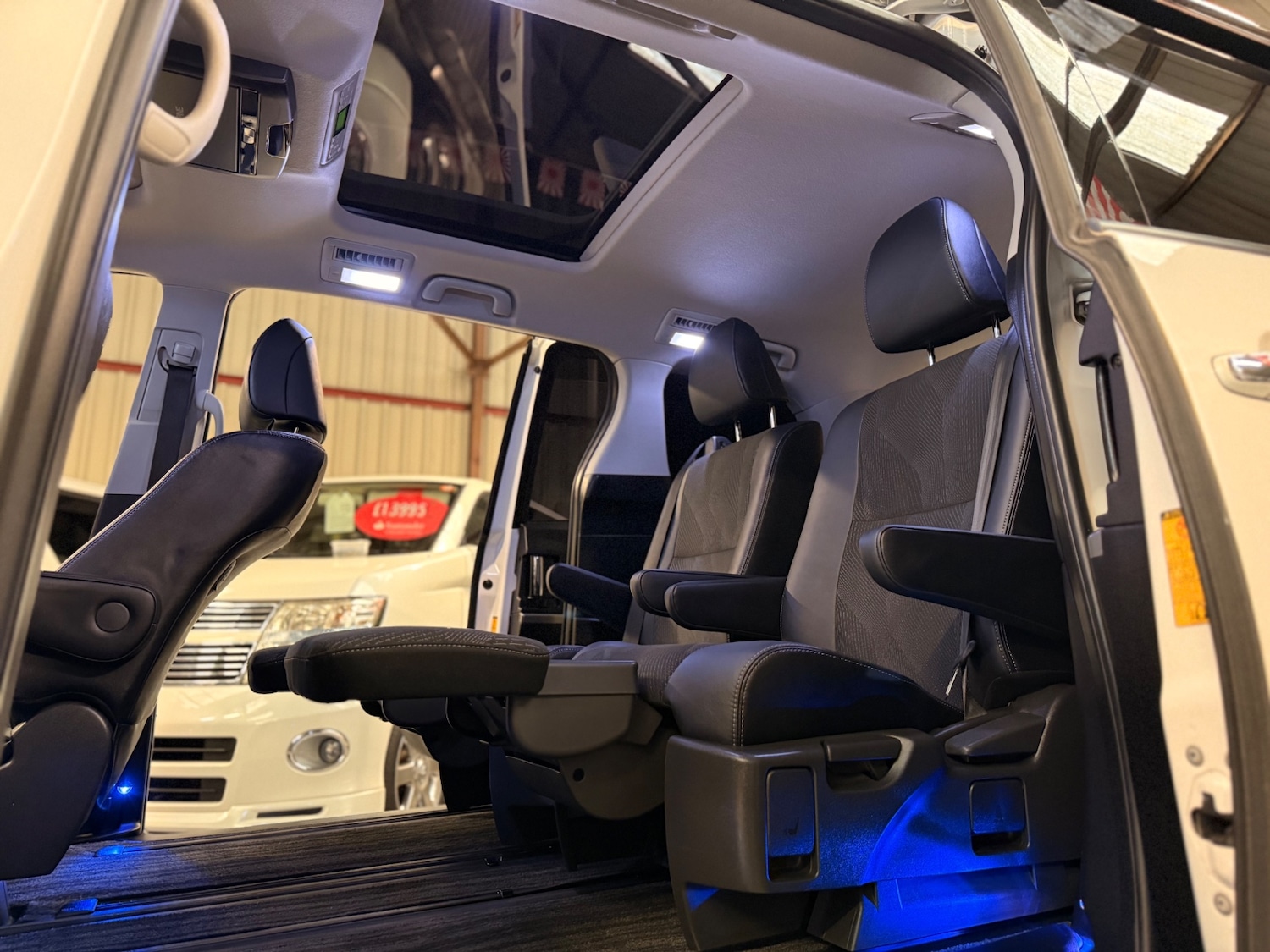 Used Toyota Estima 2014 for sale - 76974812: Photo 15