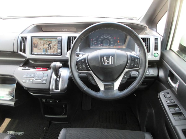 Used Honda Stepwagon 2012 for sale - 76098717: Photo 12