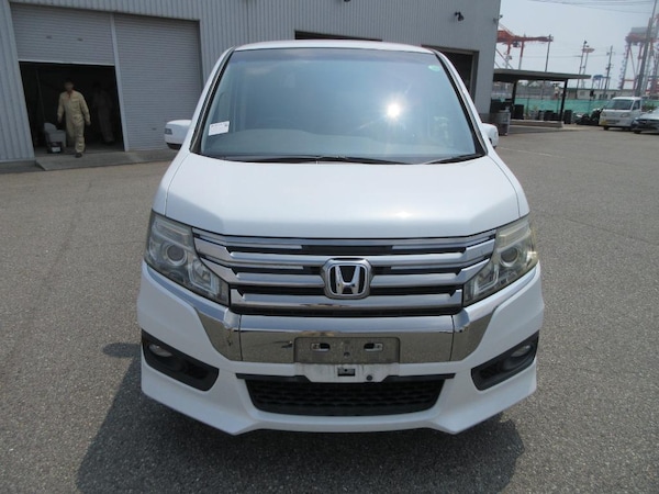 Used Honda Stepwagon 2012 for sale - 76098717: Photo 1
