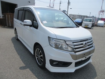 Used Honda Stepwagon 2012 for sale - 76098717: Photo 2