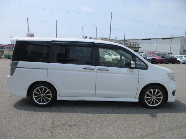 Used Honda Stepwagon 2012 for sale - 76098717: Photo 3