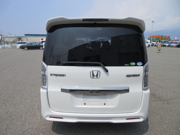 Used Honda Stepwagon 2012 for sale - 76098717: Photo 5
