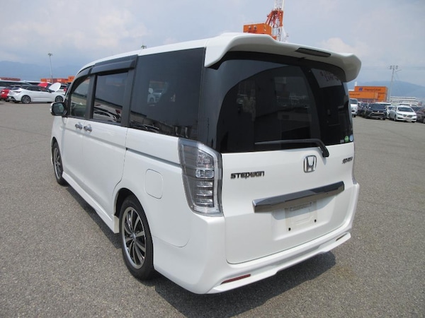 Used Honda Stepwagon 2012 for sale - 76098717: Photo 6