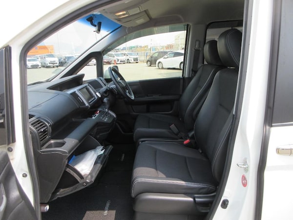Used Honda Stepwagon 2012 for sale - 76098717: Photo 8