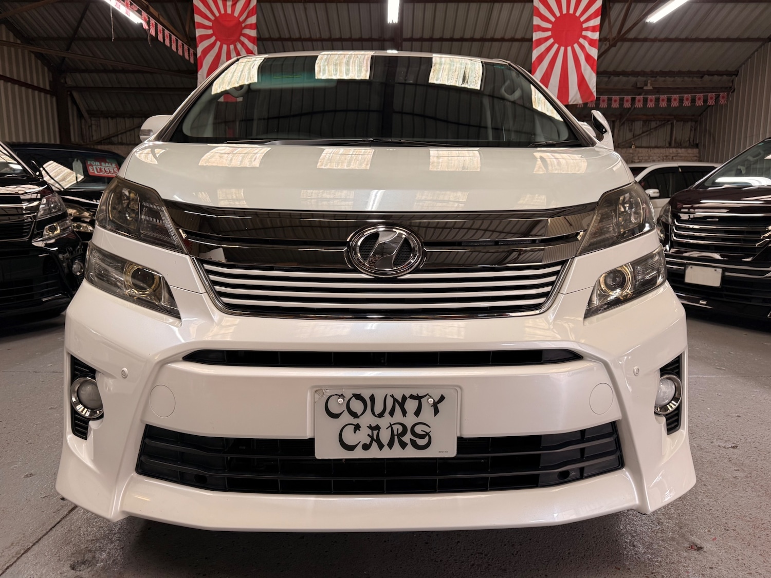 Used Toyota Vellfire 2014 for sale - 77558823: Photo 2