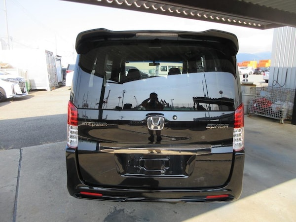 Used Honda Stepwagon 2012 for sale - 76098408: Photo 4