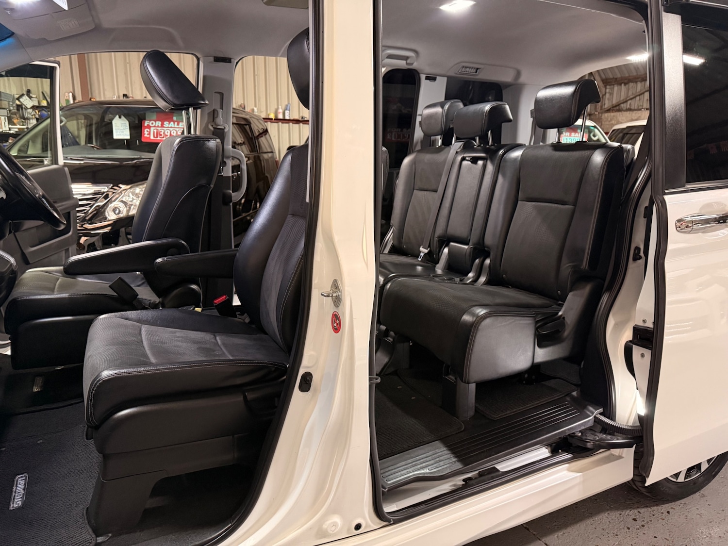 Used Honda Stepwagon 2012 for sale - 77097057: Photo 14