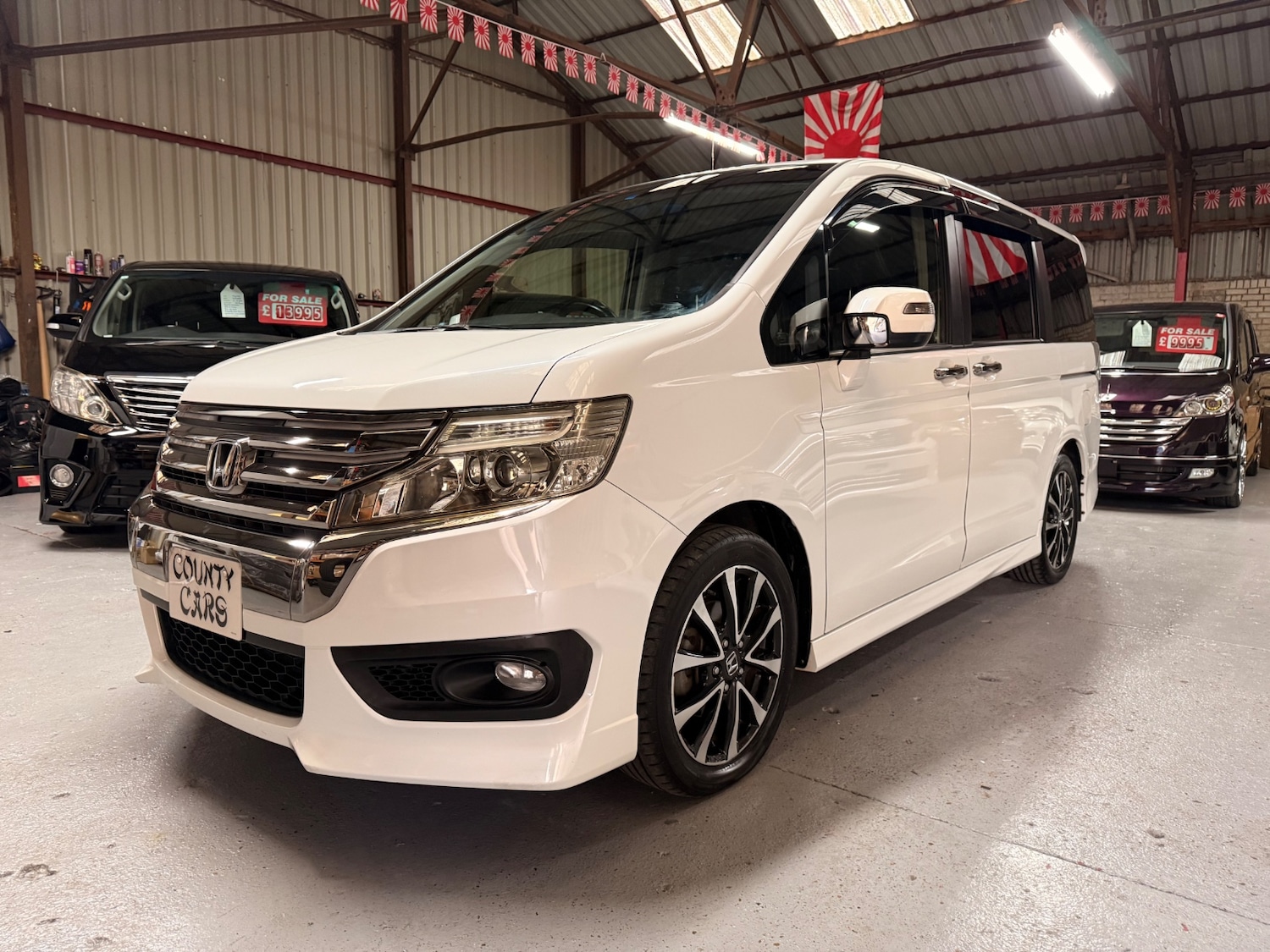 Used Honda Stepwagon 2012 for sale - 77097057: Photo 2