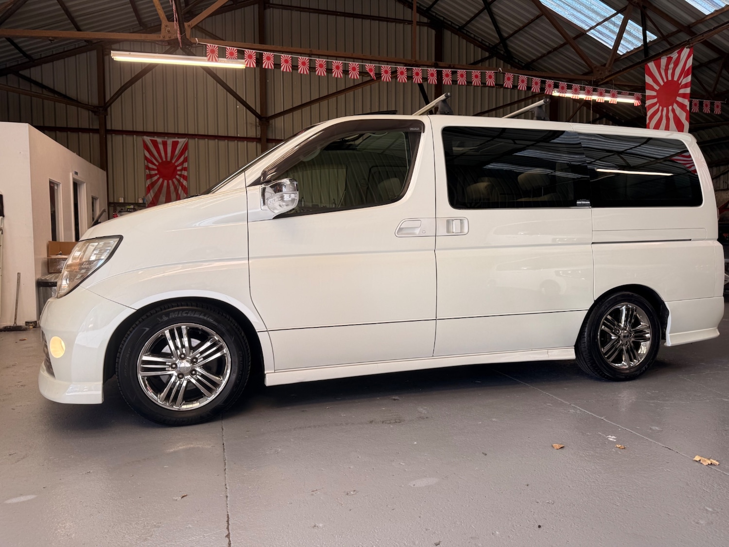 Used Nissan Elgrand 2005 for sale - 76369535: Photo 10