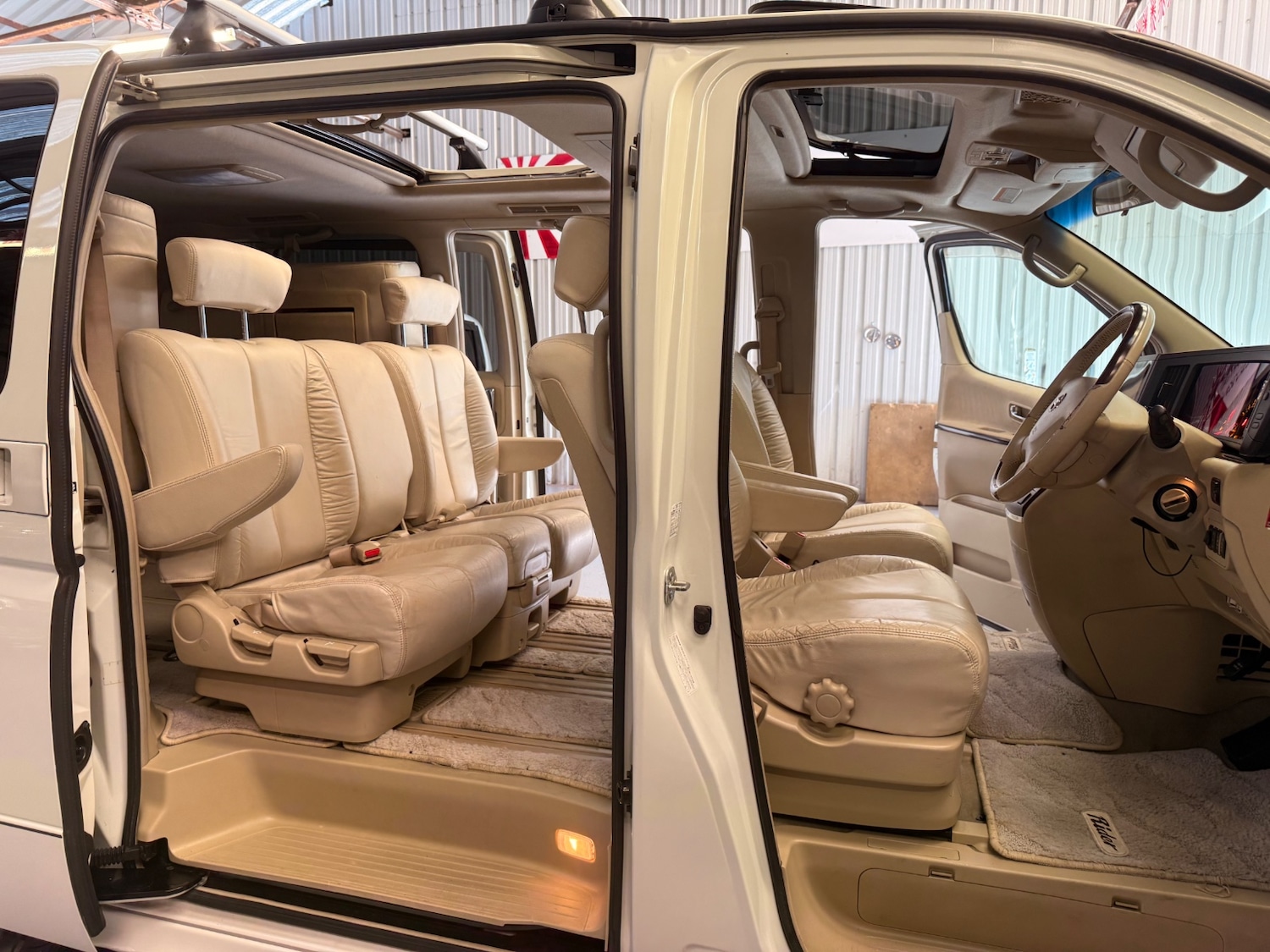 Used Nissan Elgrand 2005 for sale - 76369535: Photo 11