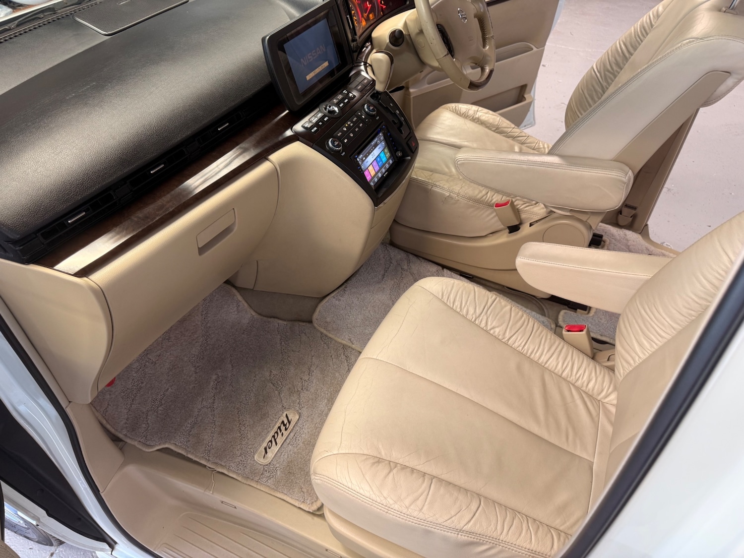 Used Nissan Elgrand 2005 for sale - 76369535: Photo 15