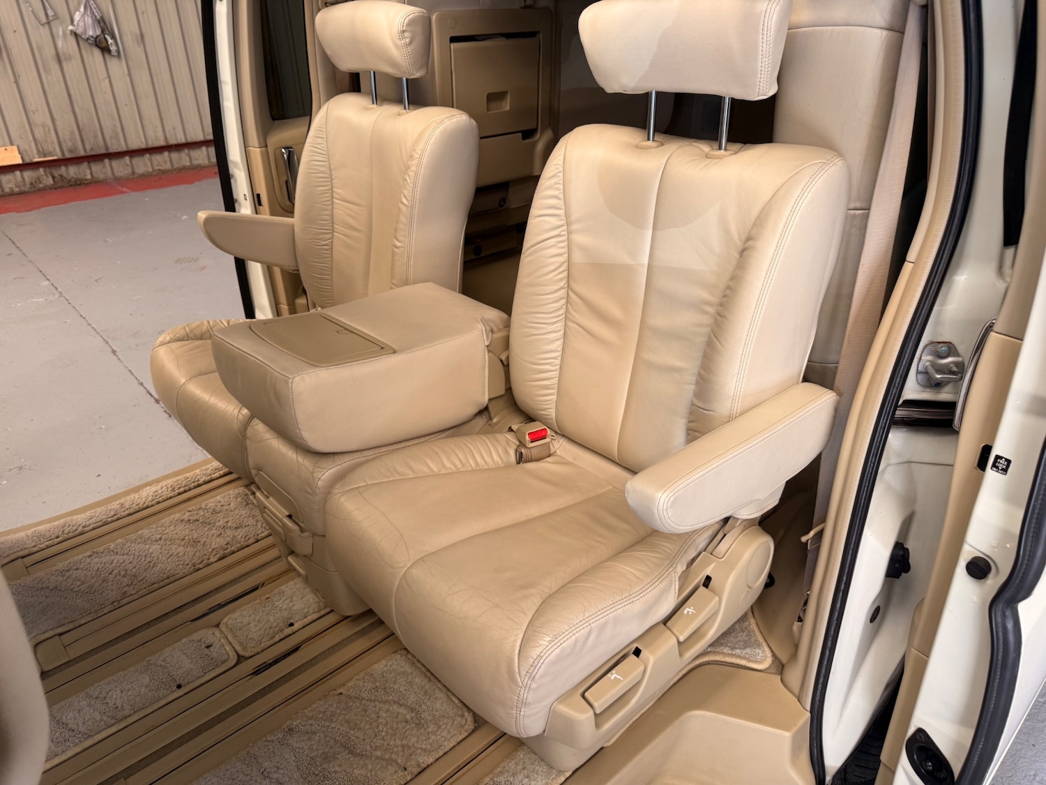 Used Nissan Elgrand 2005 for sale - 76369535: Photo 16