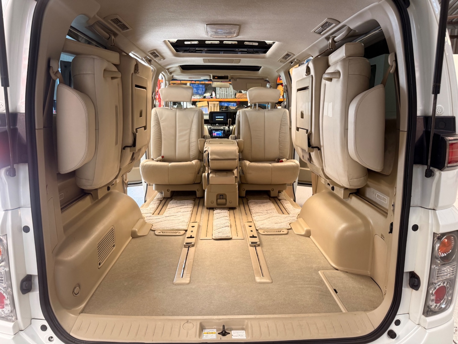 Used Nissan Elgrand 2005 for sale - 76369535: Photo 17