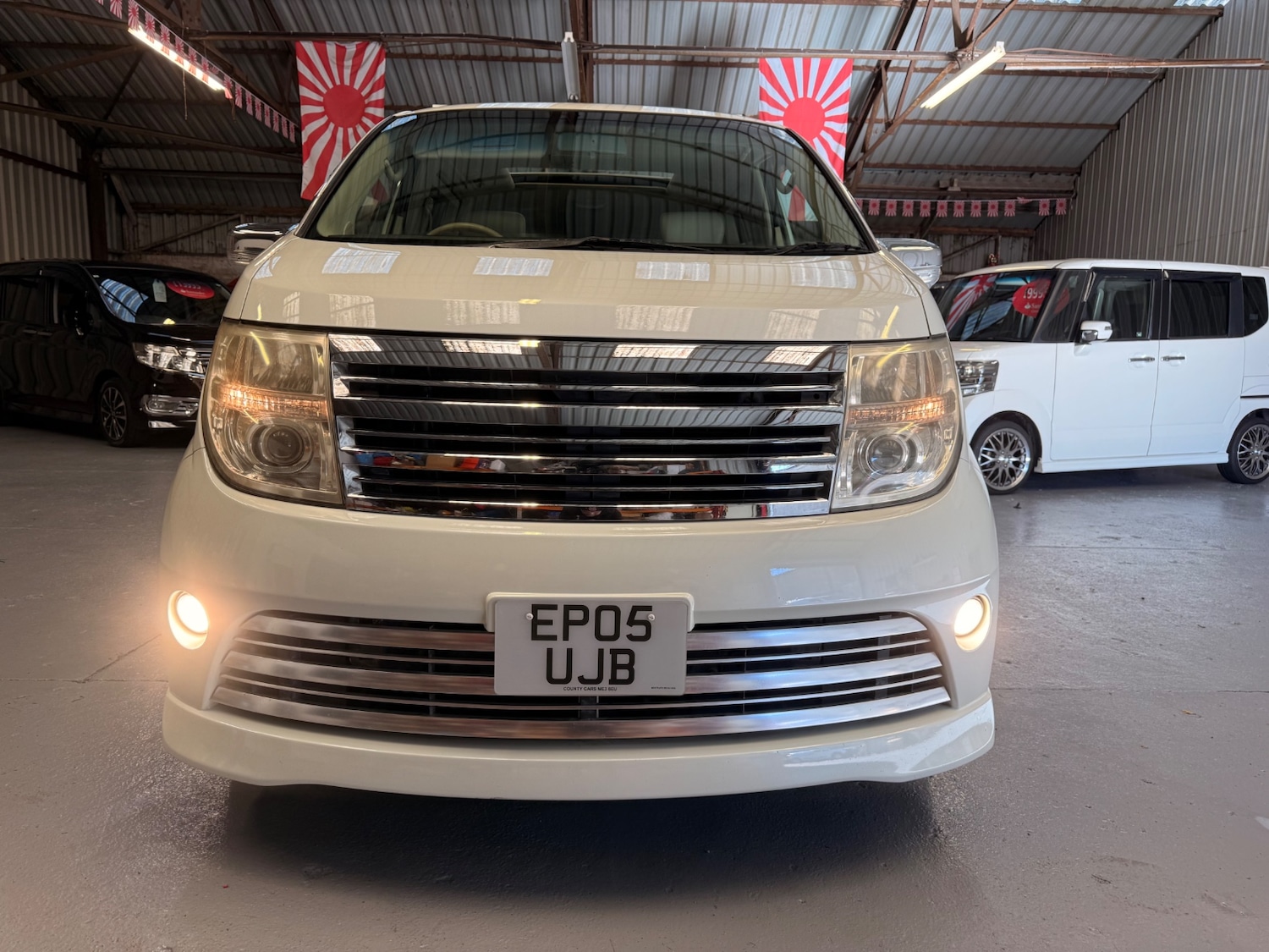 Used Nissan Elgrand 2005 for sale - 76369535: Photo 3