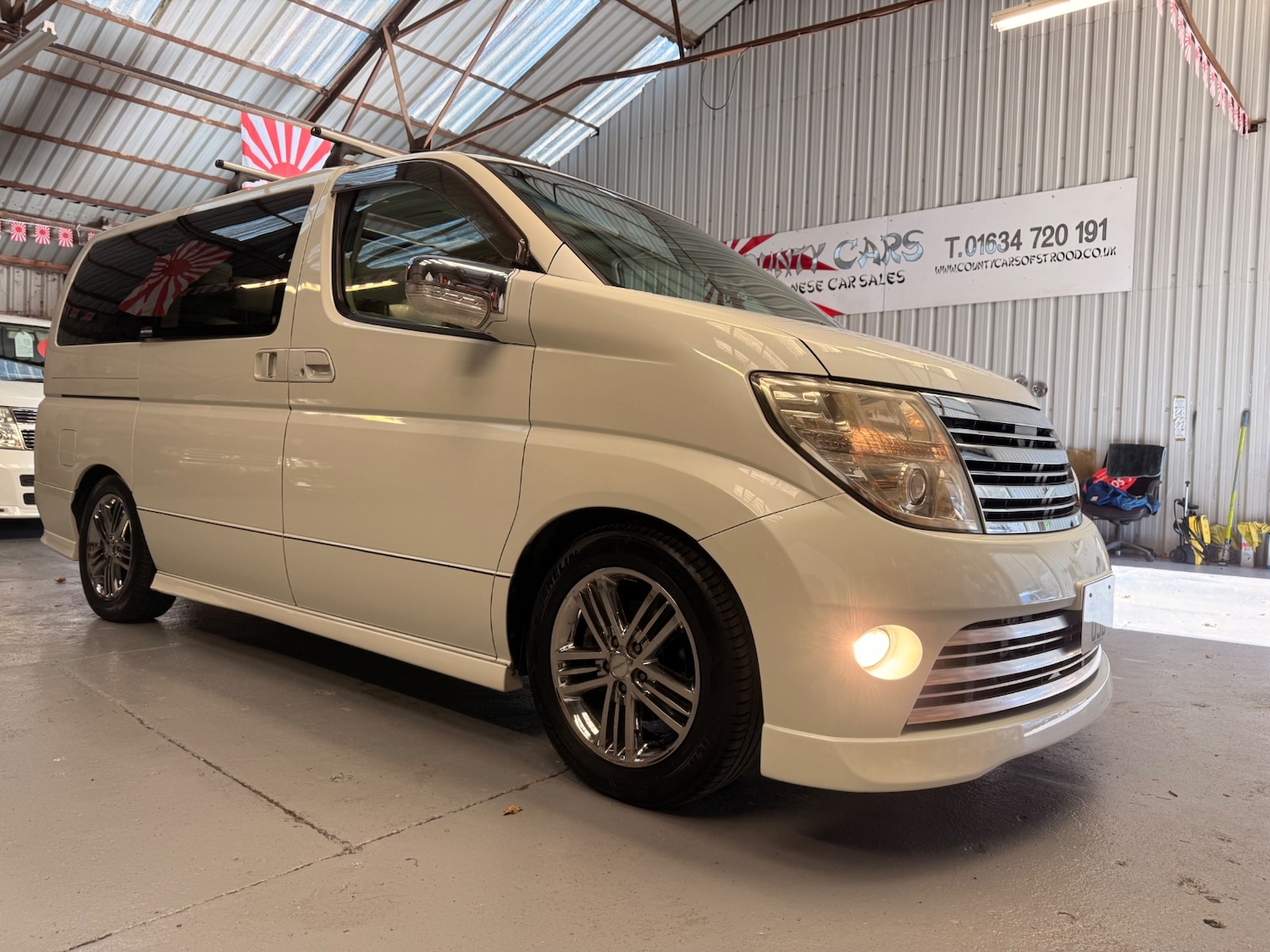 Used Nissan Elgrand 2005 for sale - 76369535: Photo 4