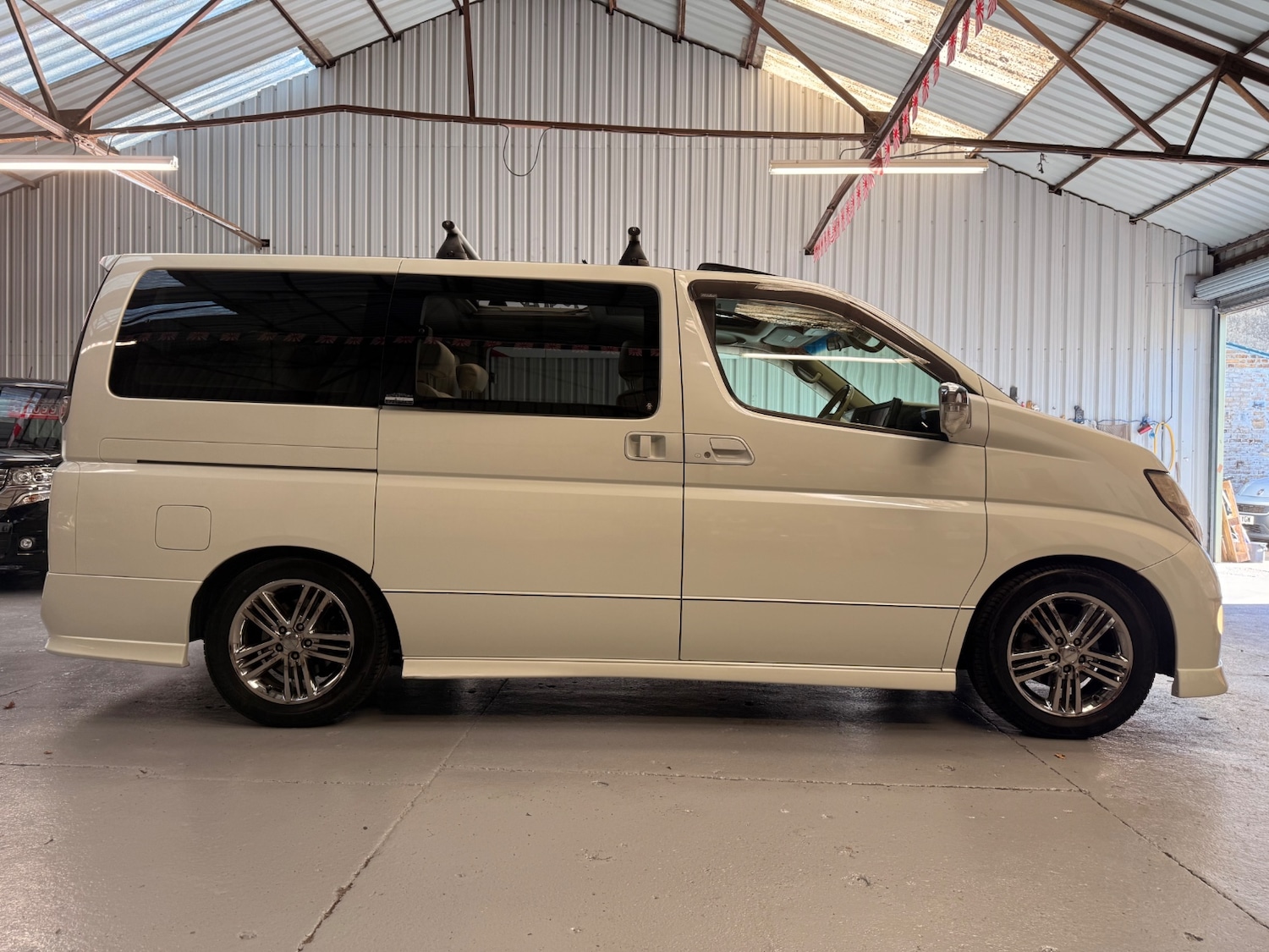 Used Nissan Elgrand 2005 for sale - 76369535: Photo 5