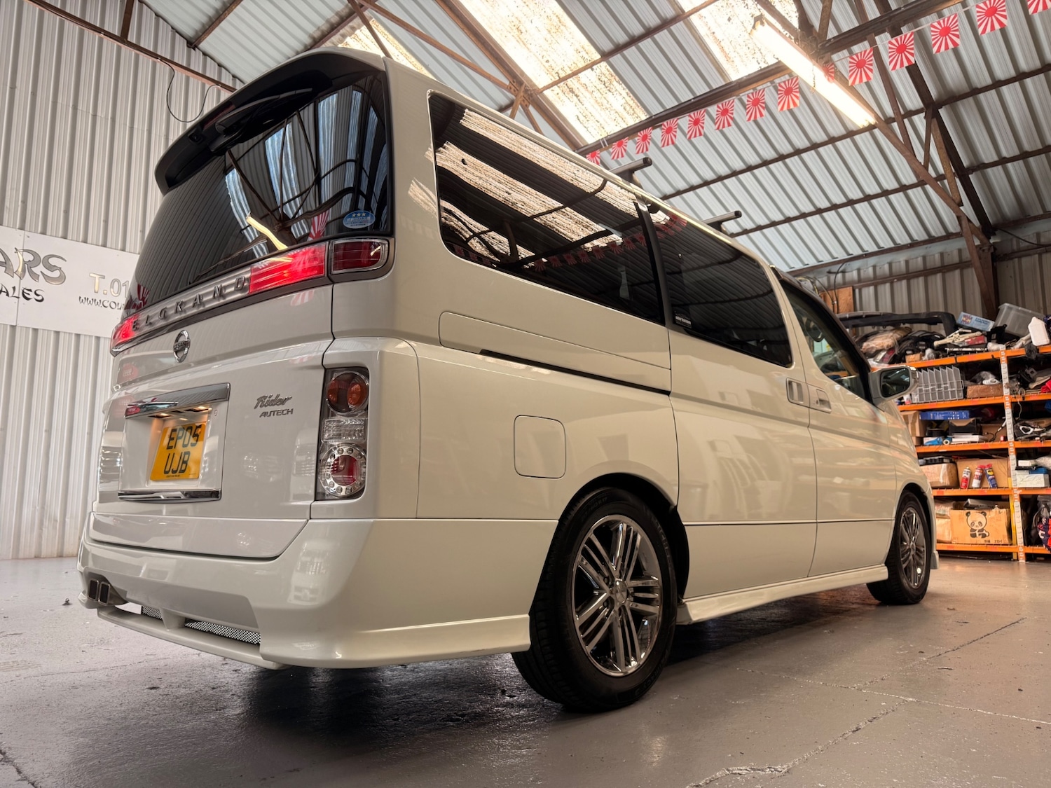 Used Nissan Elgrand 2005 for sale - 76369535: Photo 6