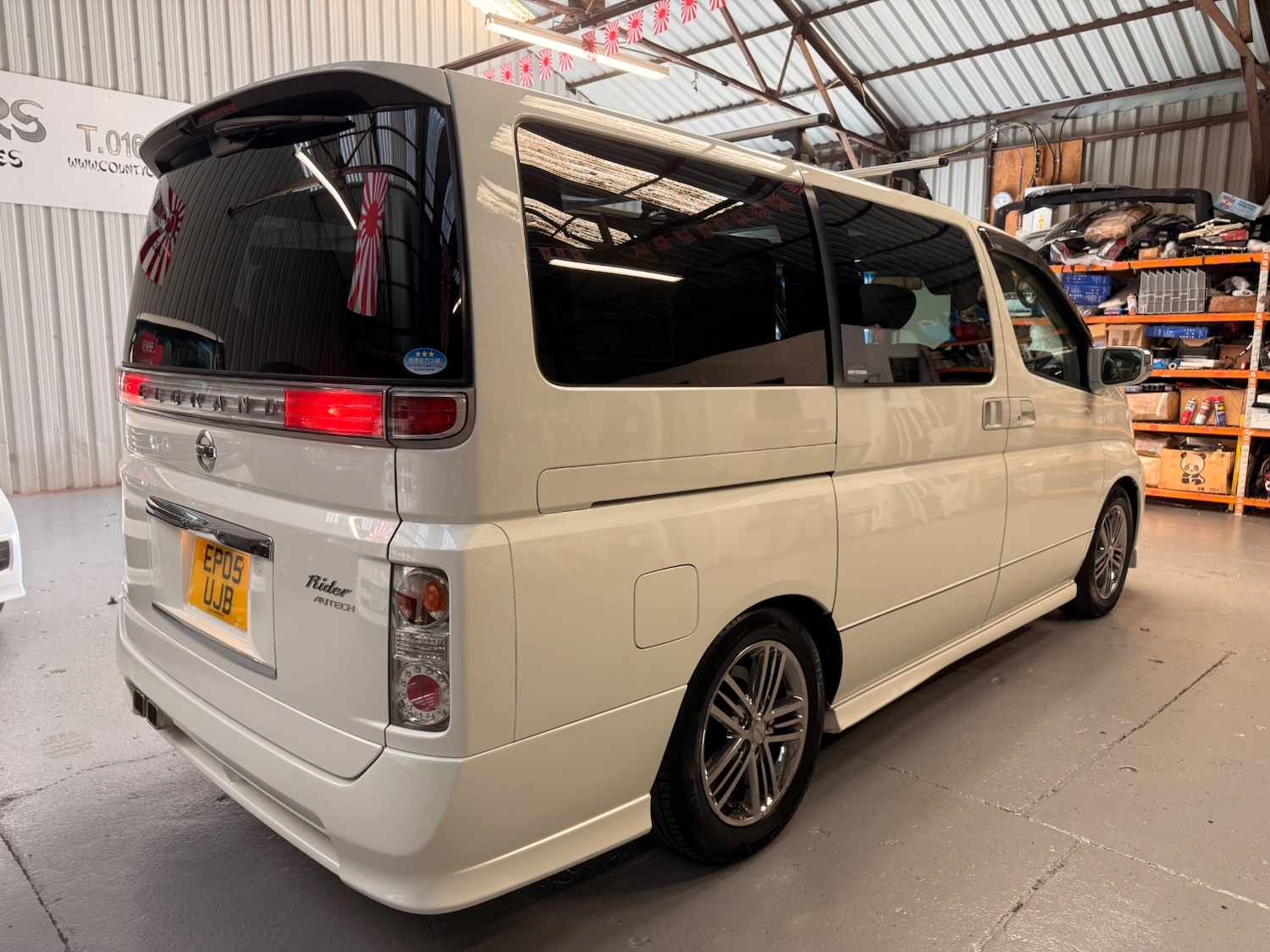 Used Nissan Elgrand 2005 for sale - 76369535: Photo 7