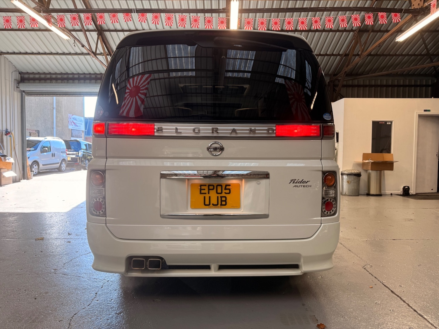 Used Nissan Elgrand 2005 for sale - 76369535: Photo 8