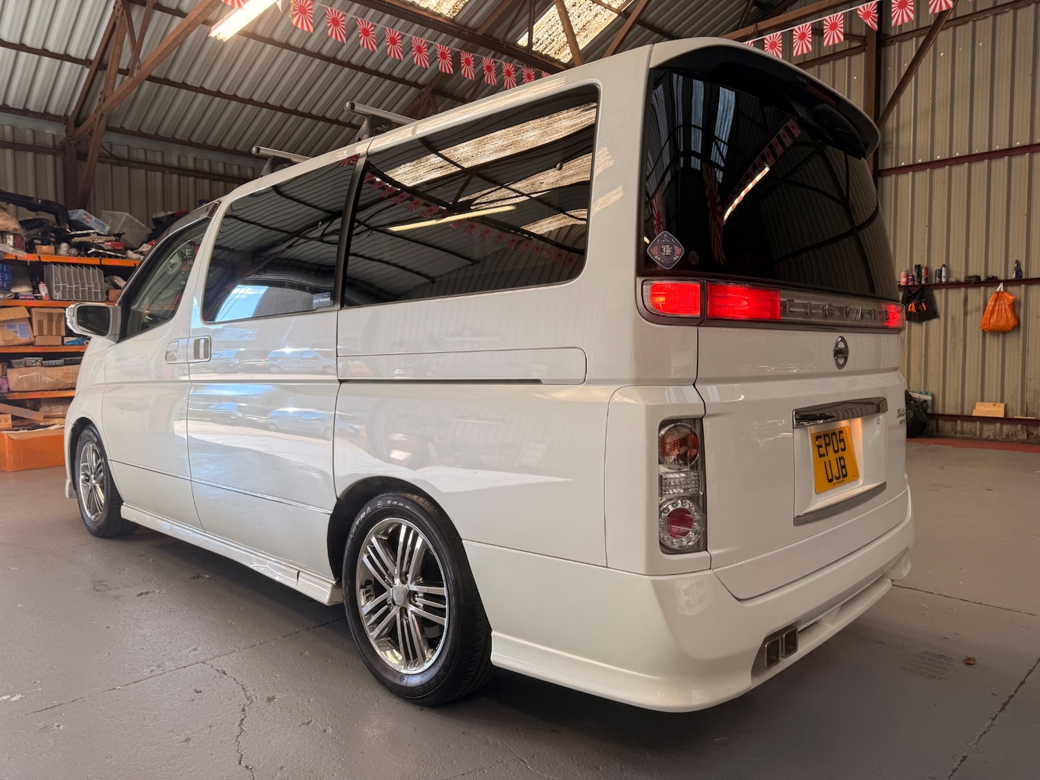 Used Nissan Elgrand 2005 for sale - 76369535: Photo 9