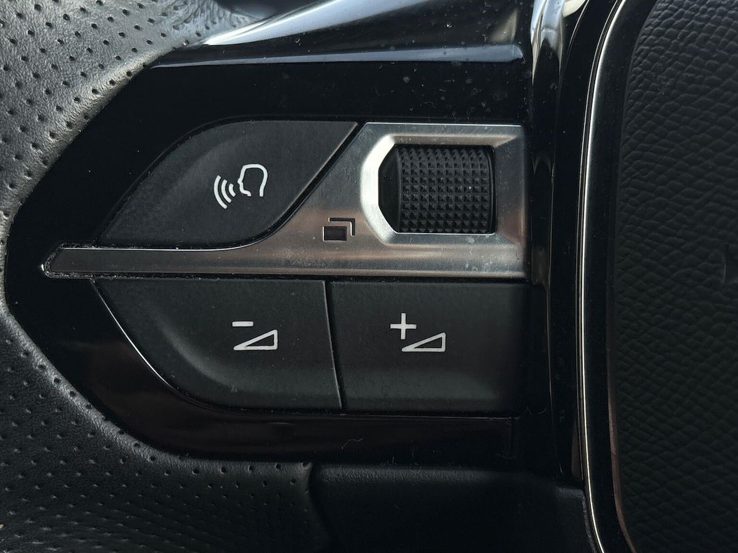 Used Peugeot 2008 2021 for sale - 76450558: Photo 27