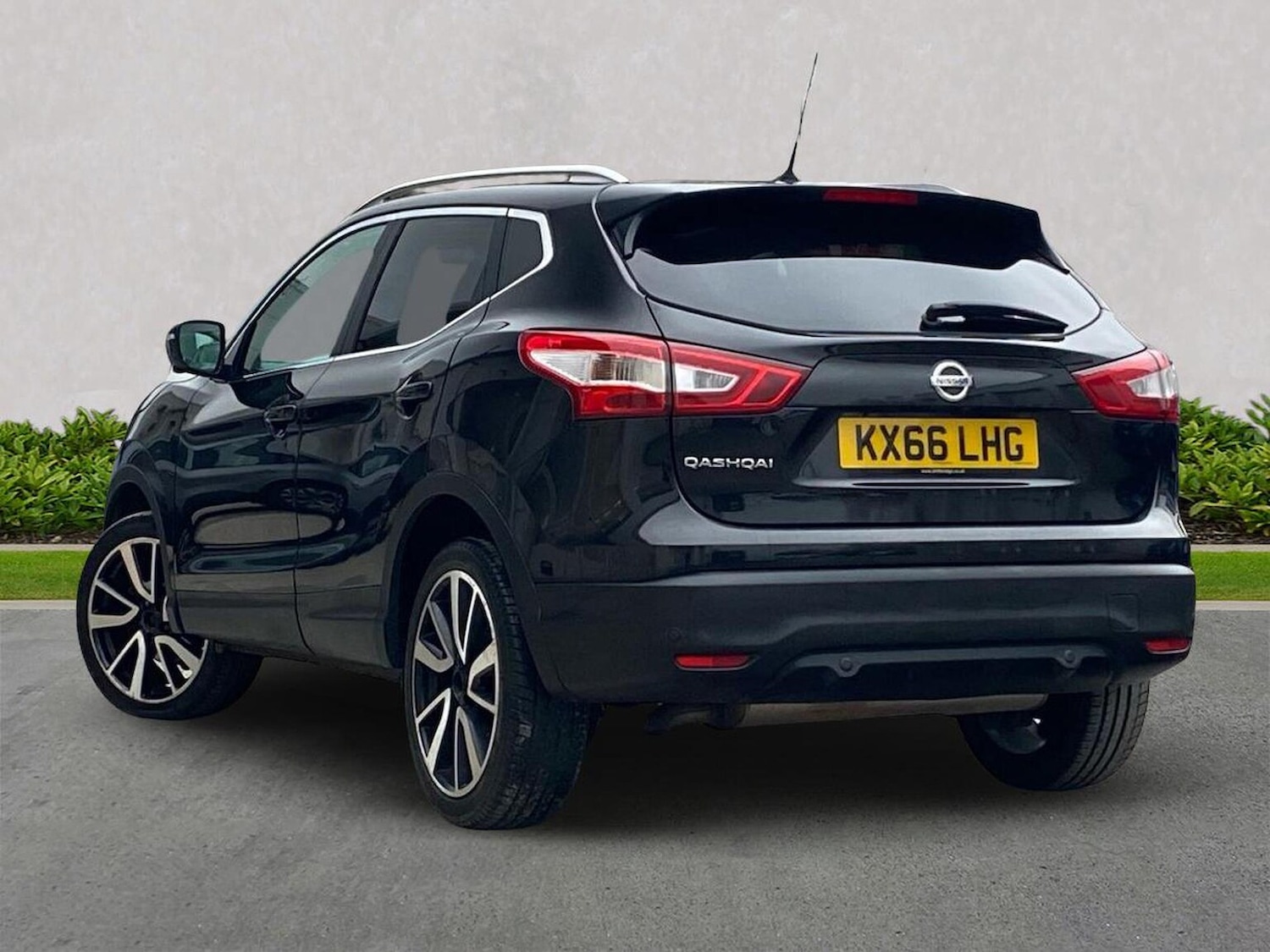 Used Nissan Qashqai 2016 for sale - 77931695: Photo 2